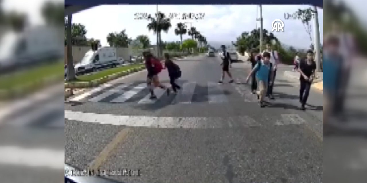 Okul geçidinde öğrencilere çarpmıştı! Yeni görüntüler ortaya çıktı