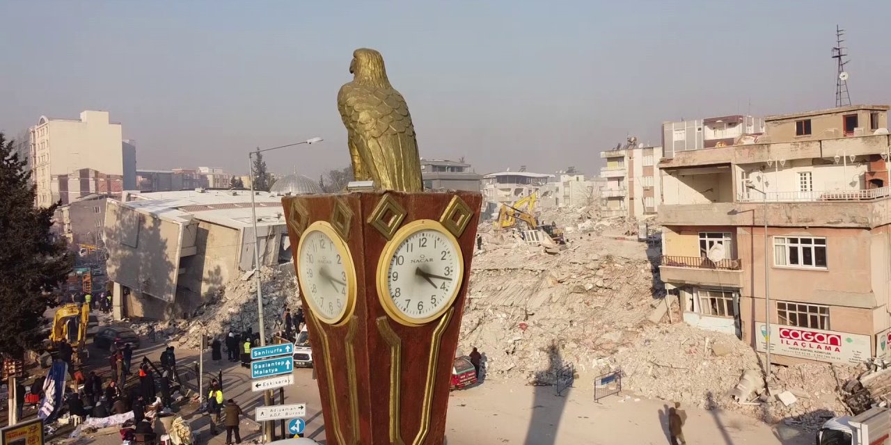 Şehrin simgesi saat 2 yıldır 04.17'yi gösteriyor