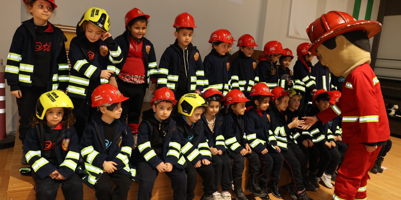 Konya’da kahraman çocuklar itfaiyecilerle öğreniyor