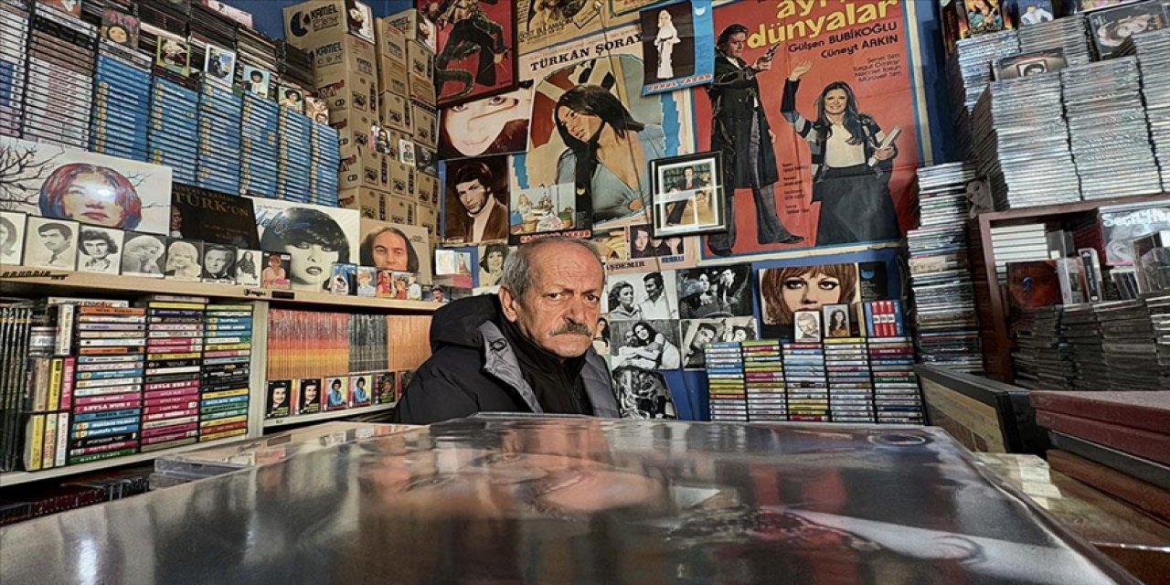 53 yıldır nostaljik müzik ile dijital çağa direnen baba-oğul