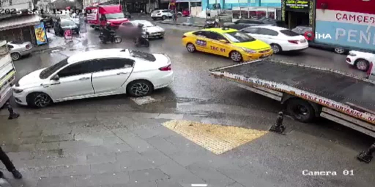 Aracının aynasını kıran motosikletliye böyle çarptı