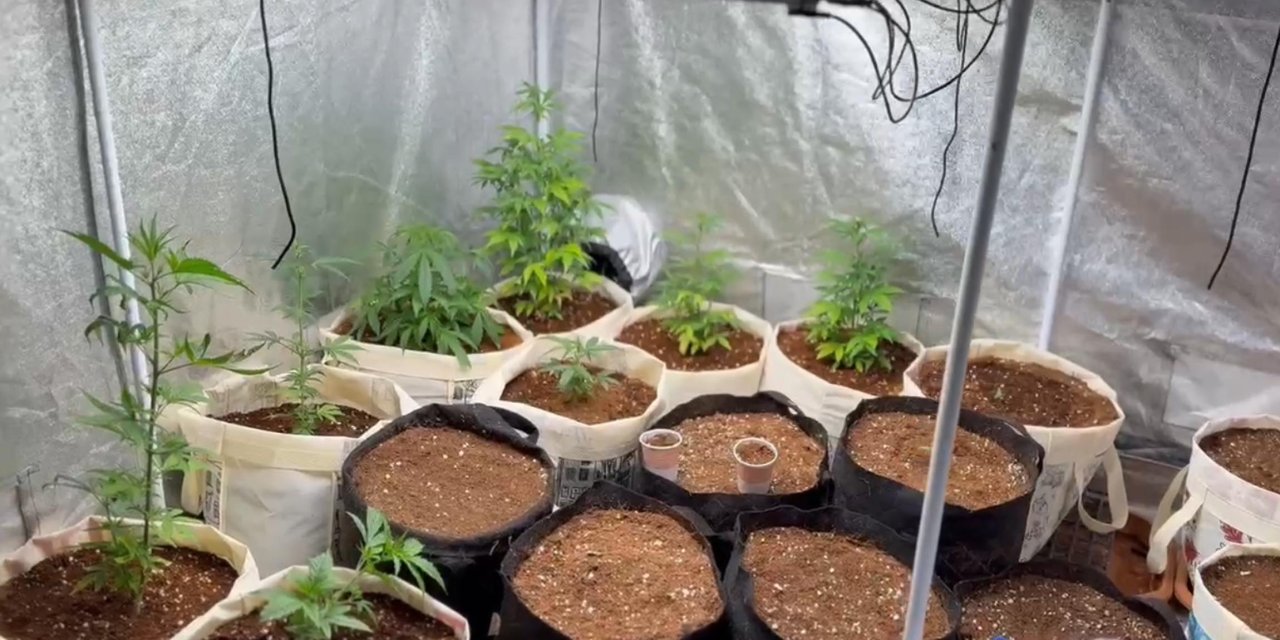 Uyuşturucu tacirine darbe! Evde gizli imalathane bulundu