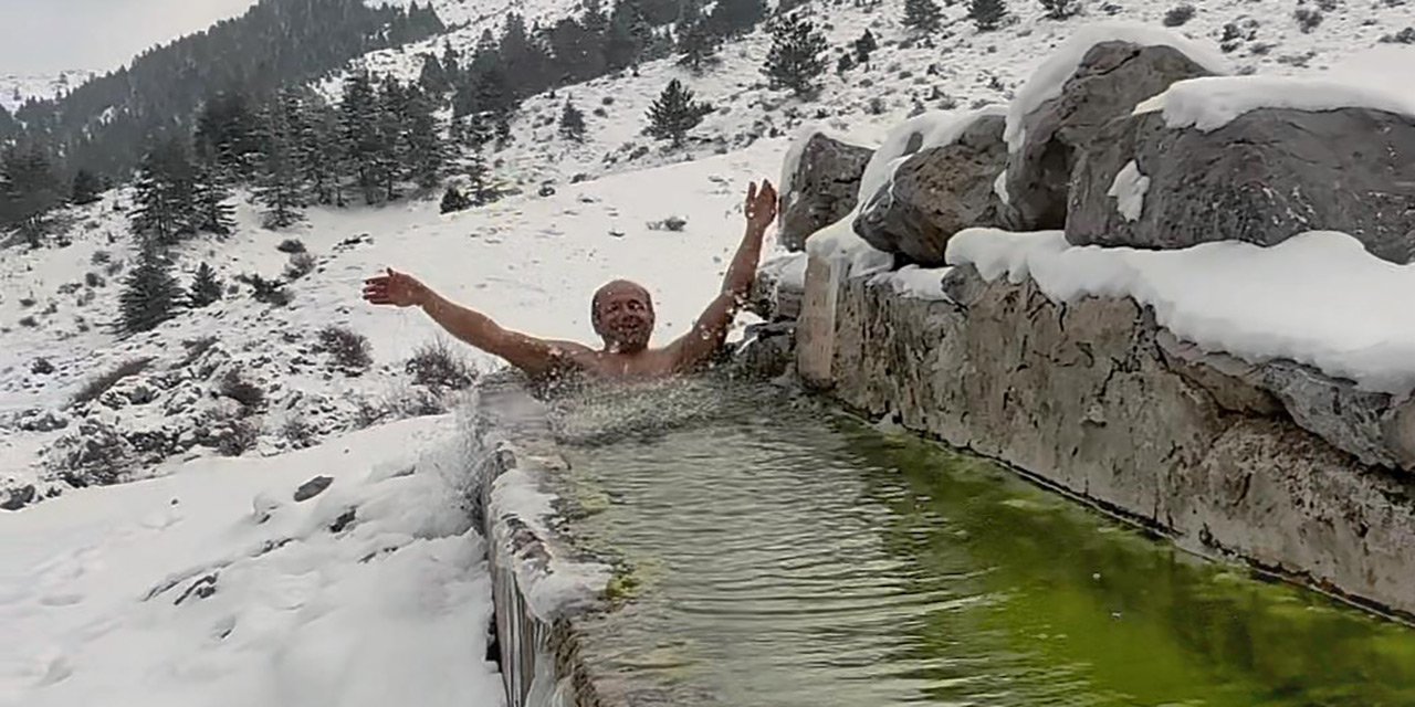 Gören Rusya sanıyor ama burası Konya! Buz gibi suya girdi