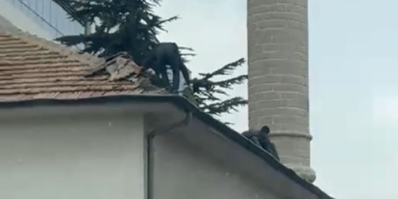 Yer Konya! Cami çatısında endişe veren görüntü