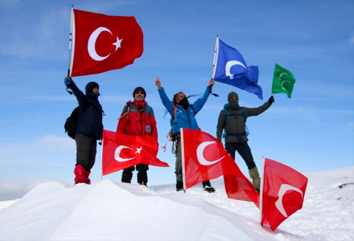 Konya'da dağcılar, Bahar Kalkanı Harekatı'na destek olmak için Geyik Dağları'na tırmandı