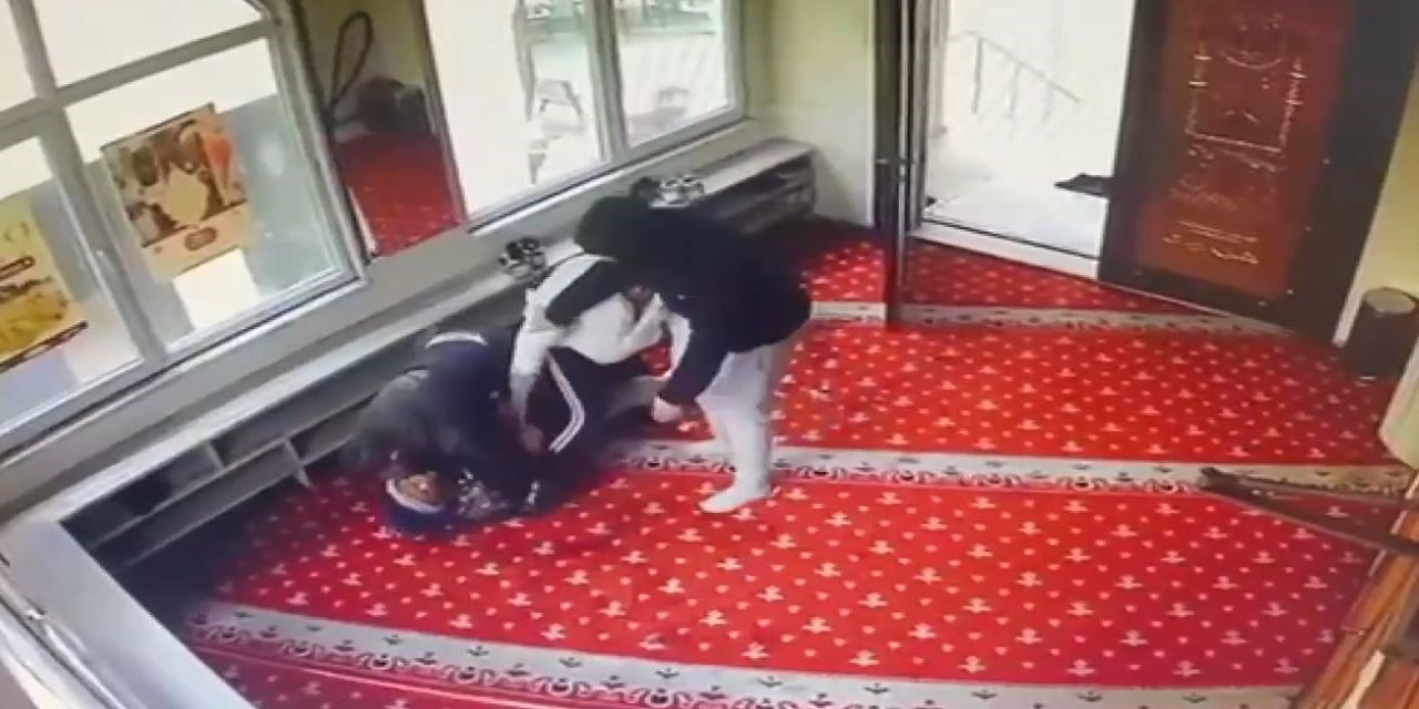 Camide kasten öldürmeye teşebbüs