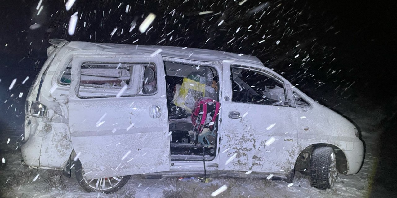 Konya’da karla gelen kaza! 4 yaralı var