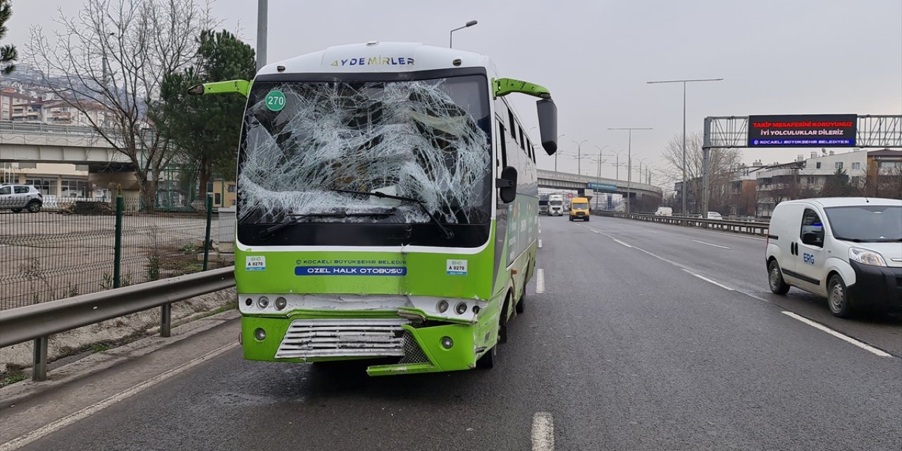 Şoför direksiyon başında bayıldı! Otobüste panik anları kamerada
