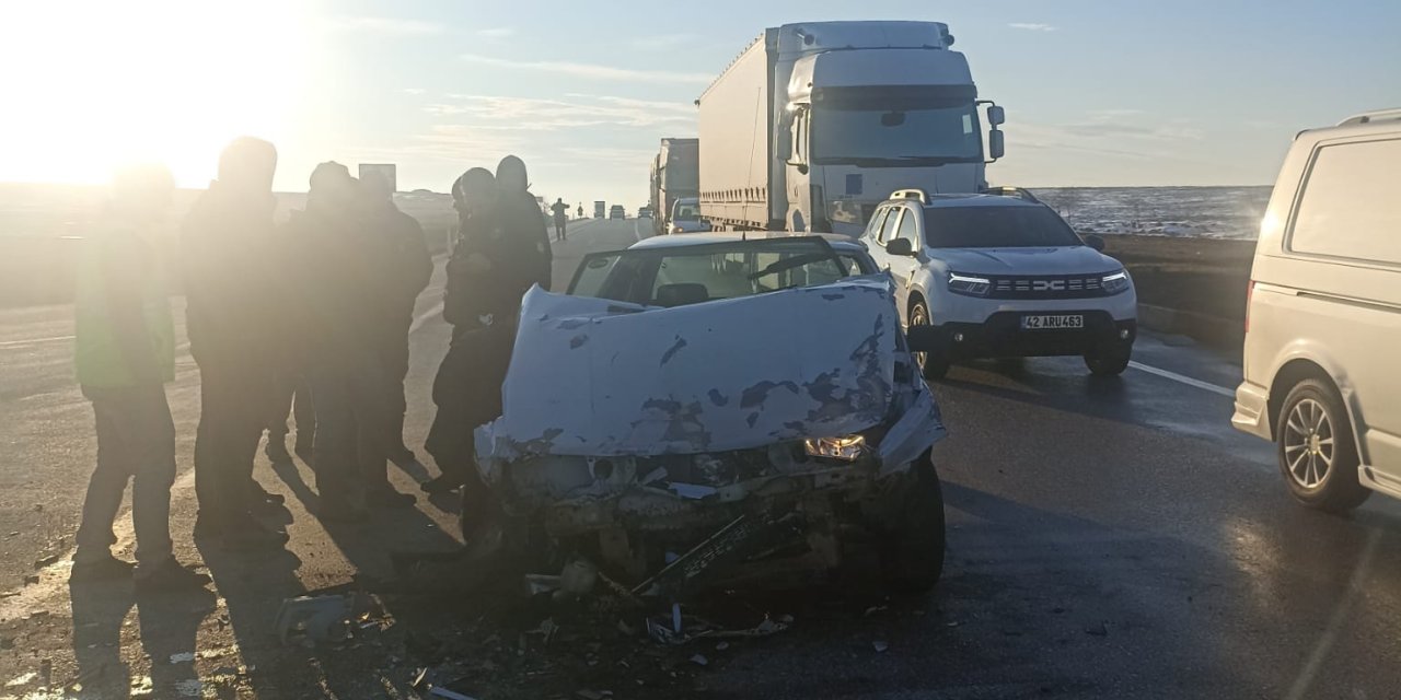 Konya’da traktör otomobille çarpıştı! 1 yaralı var