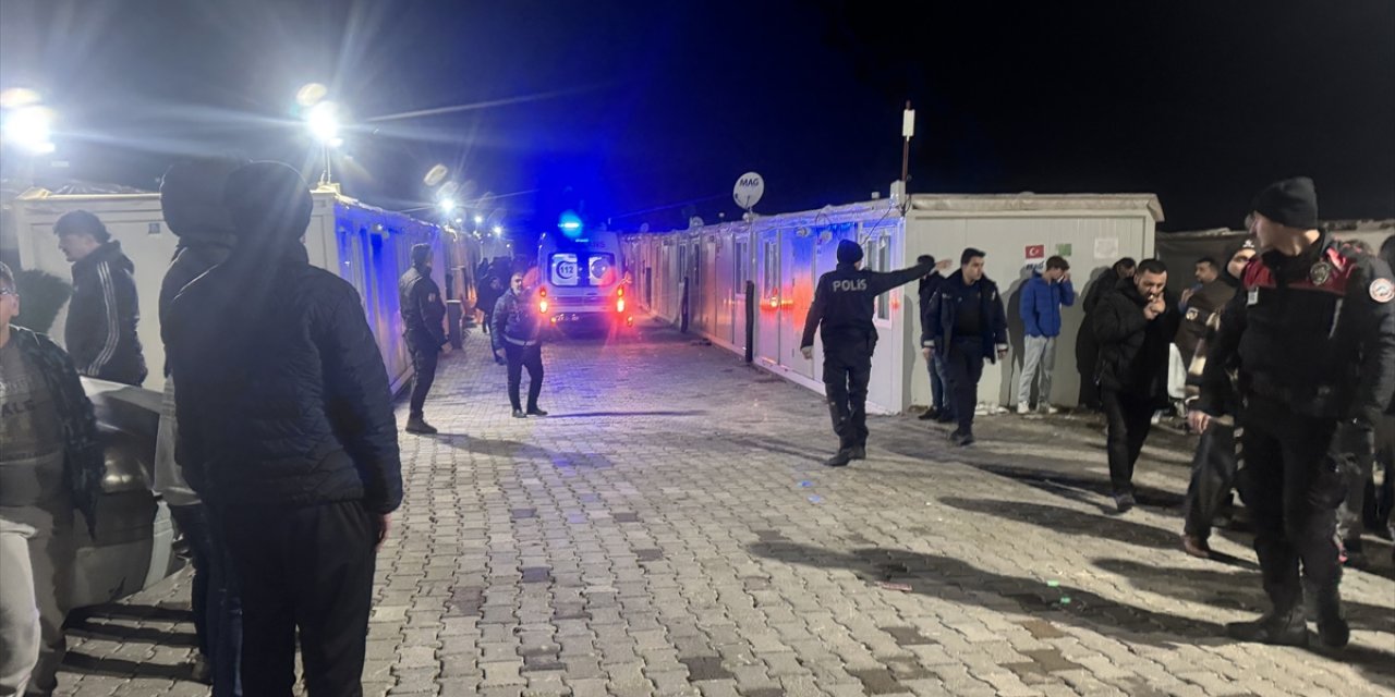 Polisi bıçakladı, bacağından vurularak etkisiz hale getirildi