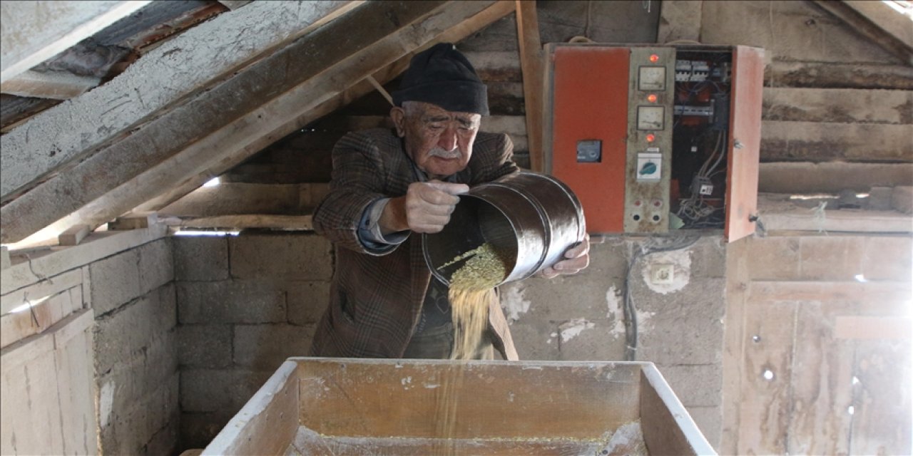 Baba mirası ekmek teknesini 50 yıldır işletiyor