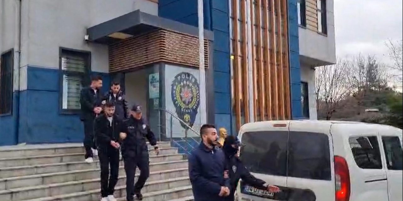 Otomobilin aynasını kıran magandaların suç kayıtları ortaya çıktı