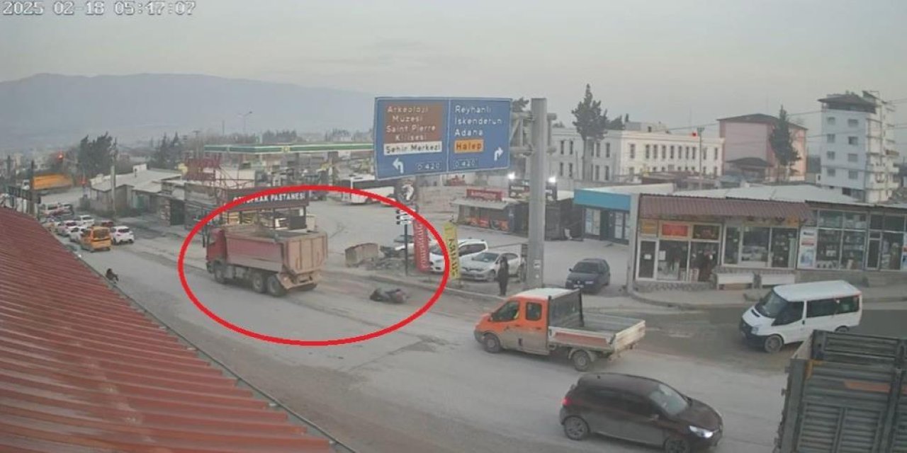 Feci kaza! Motosikletli kamyonun altında can verdi