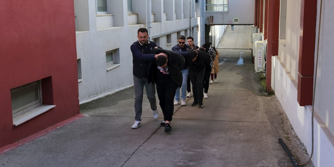 Kendini öyle bir tanıttı ki 690 bin liralık vurgun yaptı