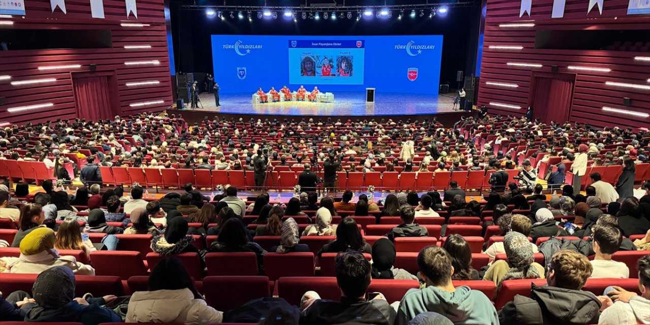 Türk Yıldızları Konya’da salona sığmadı