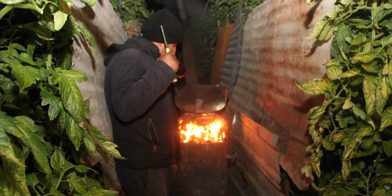 Hava buz kesti, seralarda sobalar yakıldı