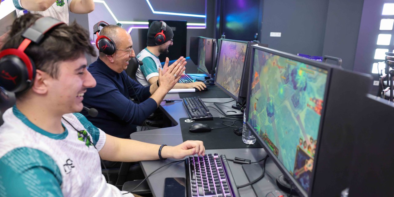 Konya’da üniversiteliler arası e-spor şampiyonları belli oldu