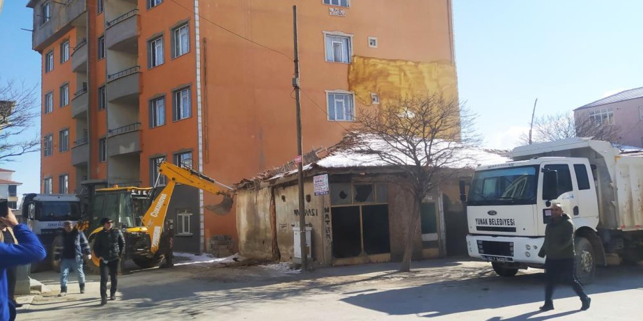 Konya’nın bir ilçesinde yıkım başladı