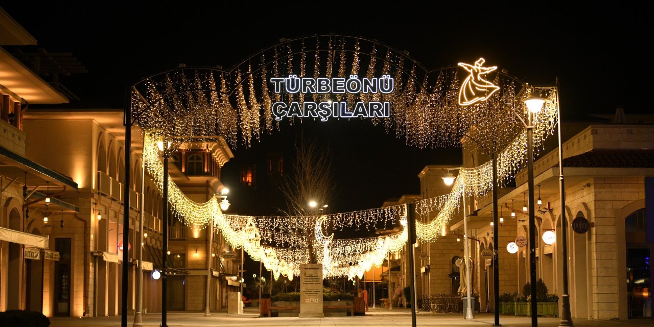 Konya’nın tarihi sokakları, ramazan ışıklarıyla göz kamaştırıyor