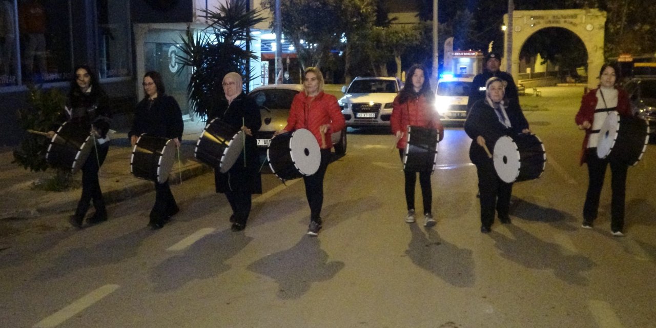 Kadın ramazan davulcuları mesaiye başladı