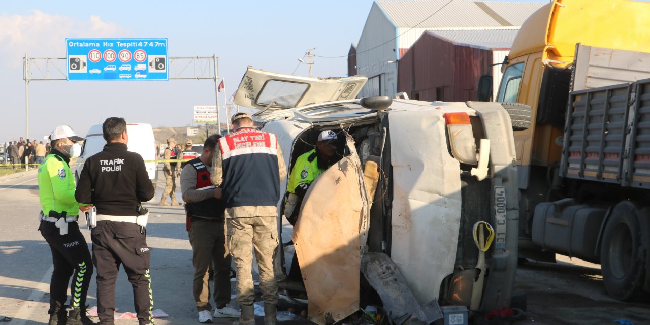 Servis minibüsünün TIR'a çarptığı kazada ölenlerin kimlikleri belli oldu