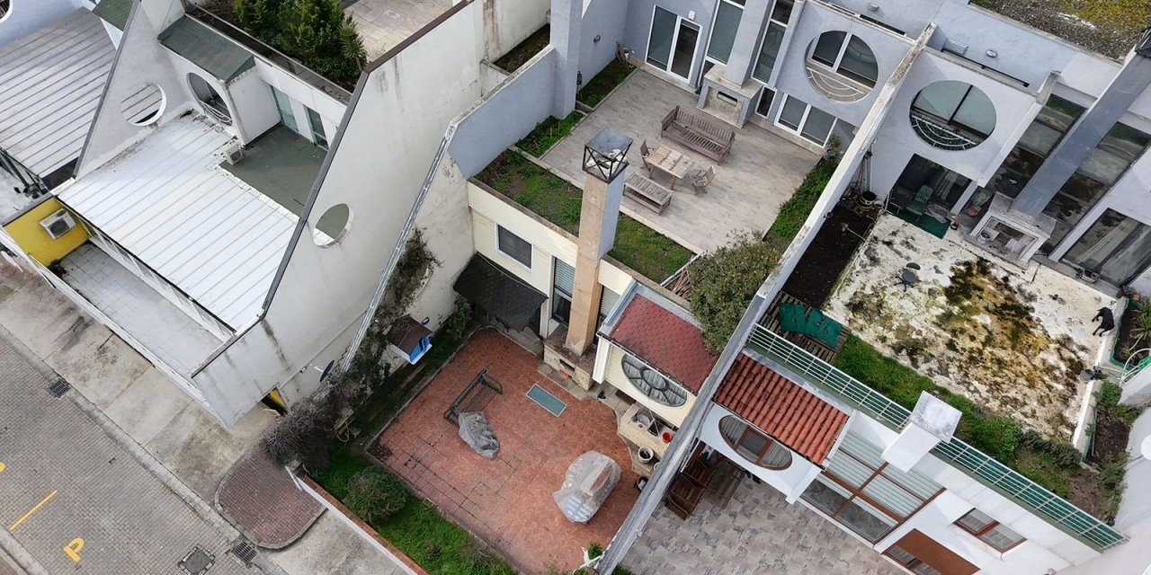 Uyuşturucu serası kurduğu villasında uyurken yakalandı