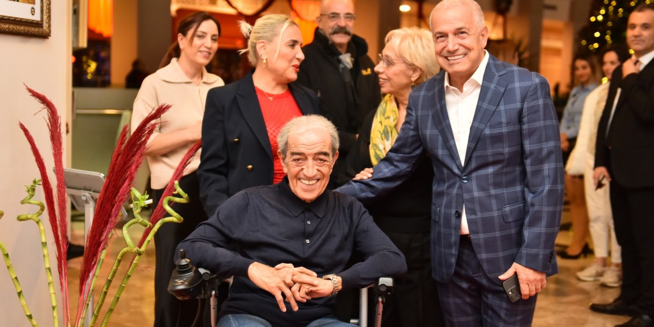 Hayatını kaybeden Edip Akbayram'ın ailesiyle birlikte son görüntüleri