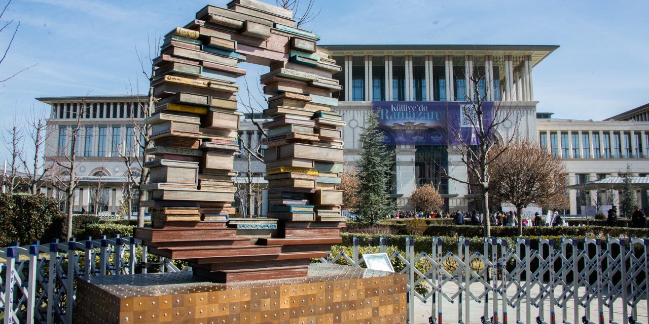 Selçuk Üniversitesi kütüphane standına yoğun ilgi
