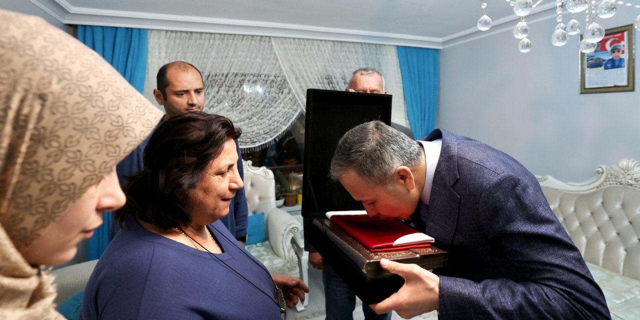 İçişleri Bakanı Yerlikaya, iftarı Şehit Emniyet Amiri Pilot Cemil Gülen'in ailesiyle yaptı