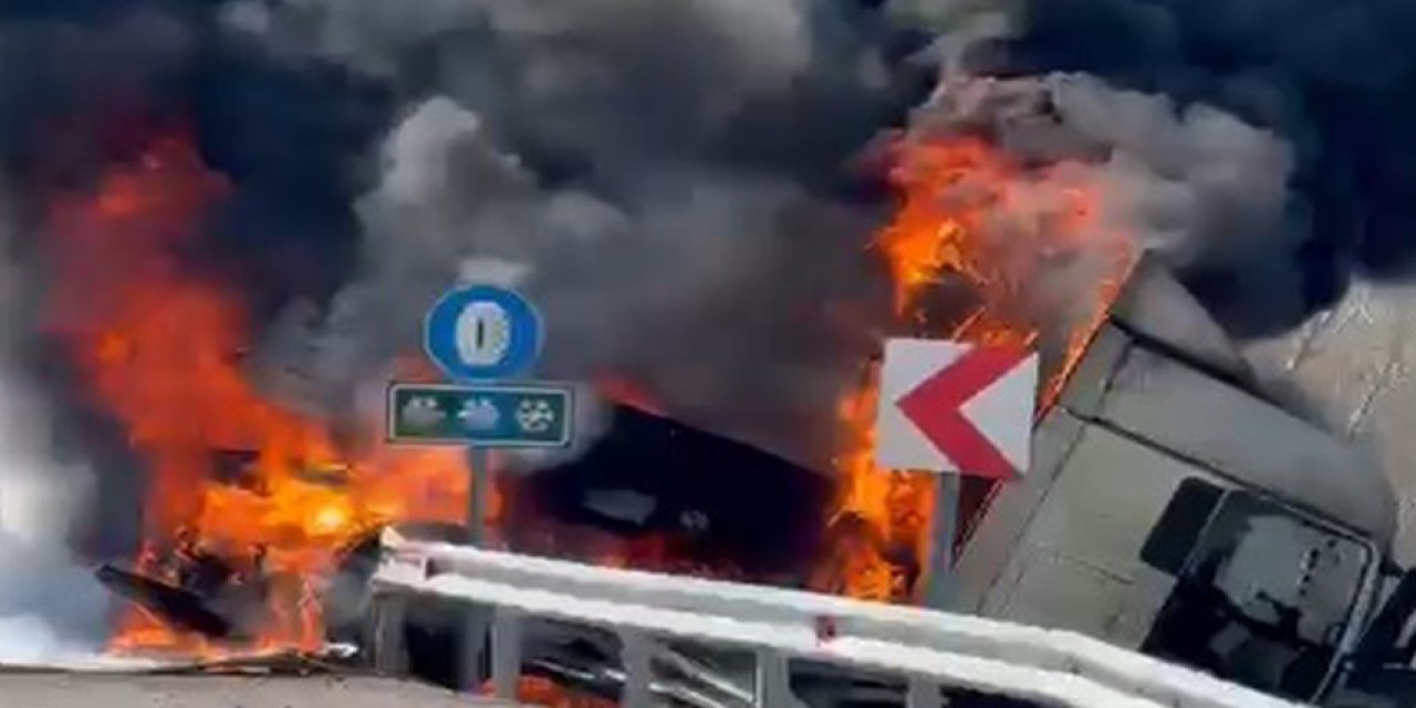 İş makinesi yüklü TIR 1 saat boyunca alevlere teslim oldu