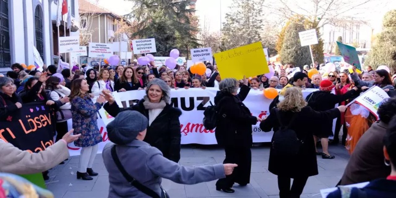 Kanserle mücadele eden kadınların sesi Konya'da duyuldu