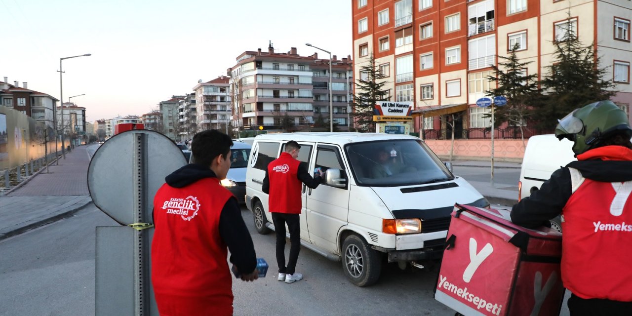 Karatay’ın gençleri iftara 5 kala yollara iniyor