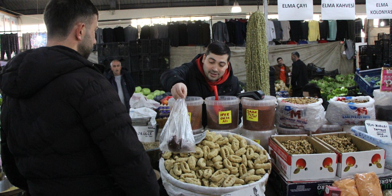 Pazarda rekor fiyat! Konya'nın gözde lezzeti altınla yarışıyor