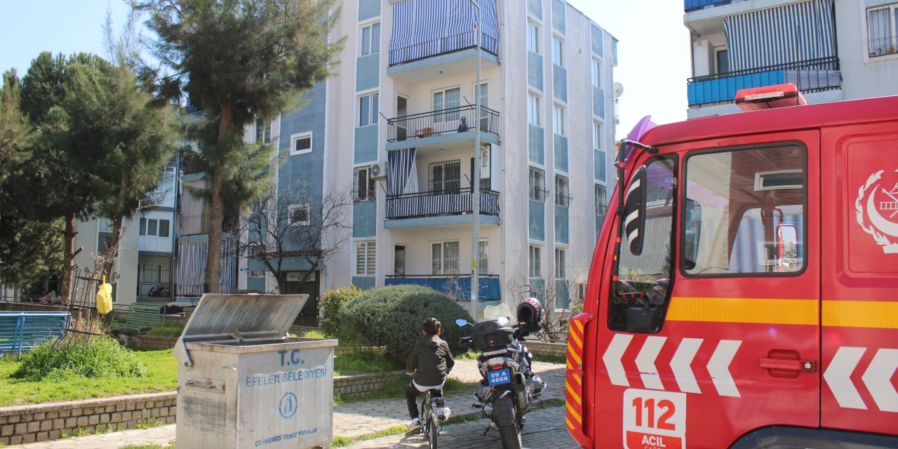 70 yaşındaki kadın çatıya çıktı! Ekipler seferber oldu