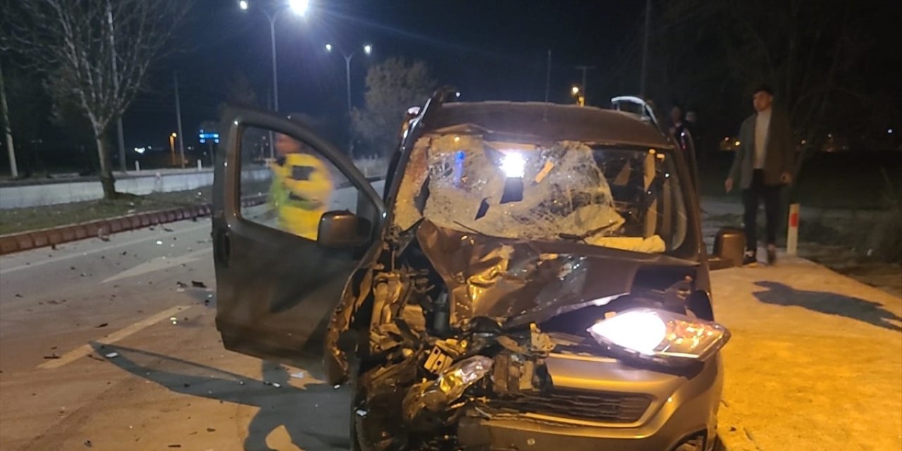 Feci kaza! Motosikletteki 2 kişi öldü