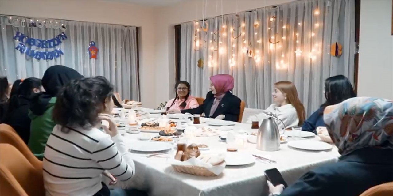 Bakan Göktaş çocuklarla sahur yaptı