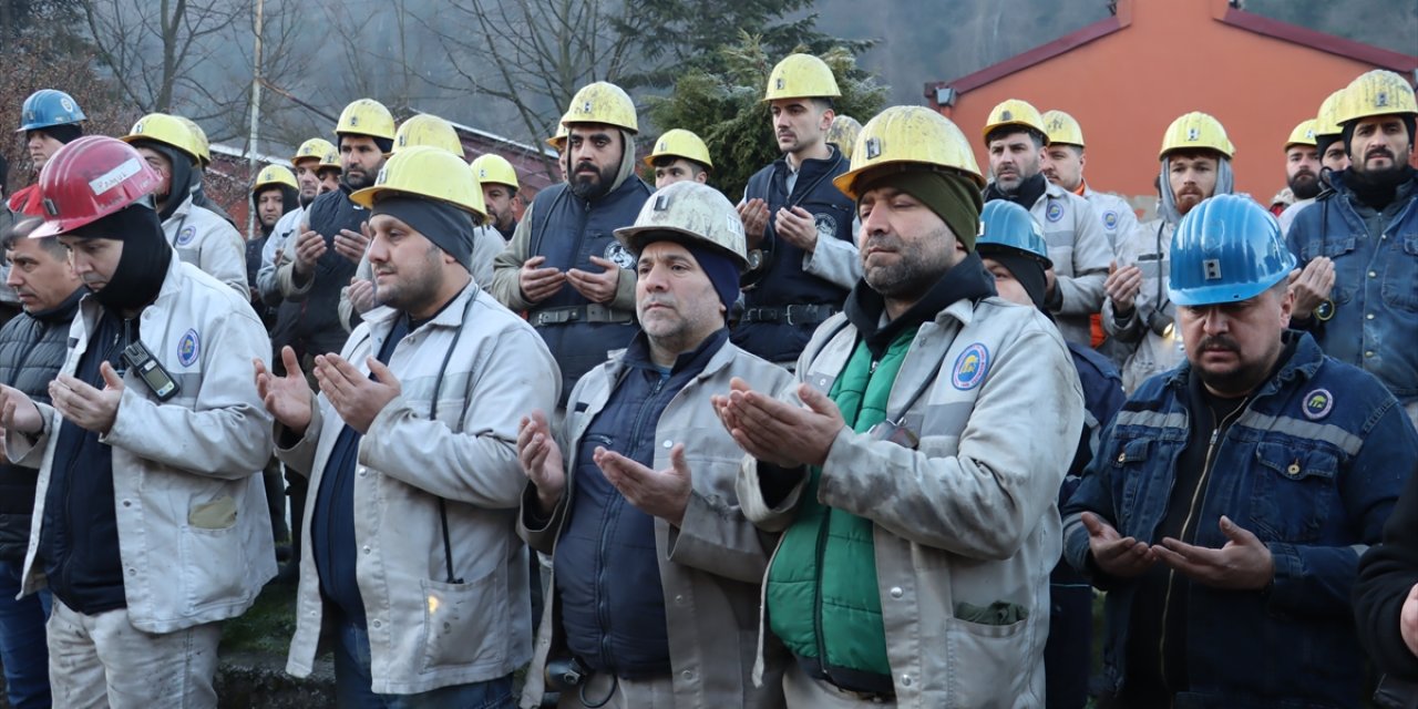 103 madenci facianın 42. yılında anıldı