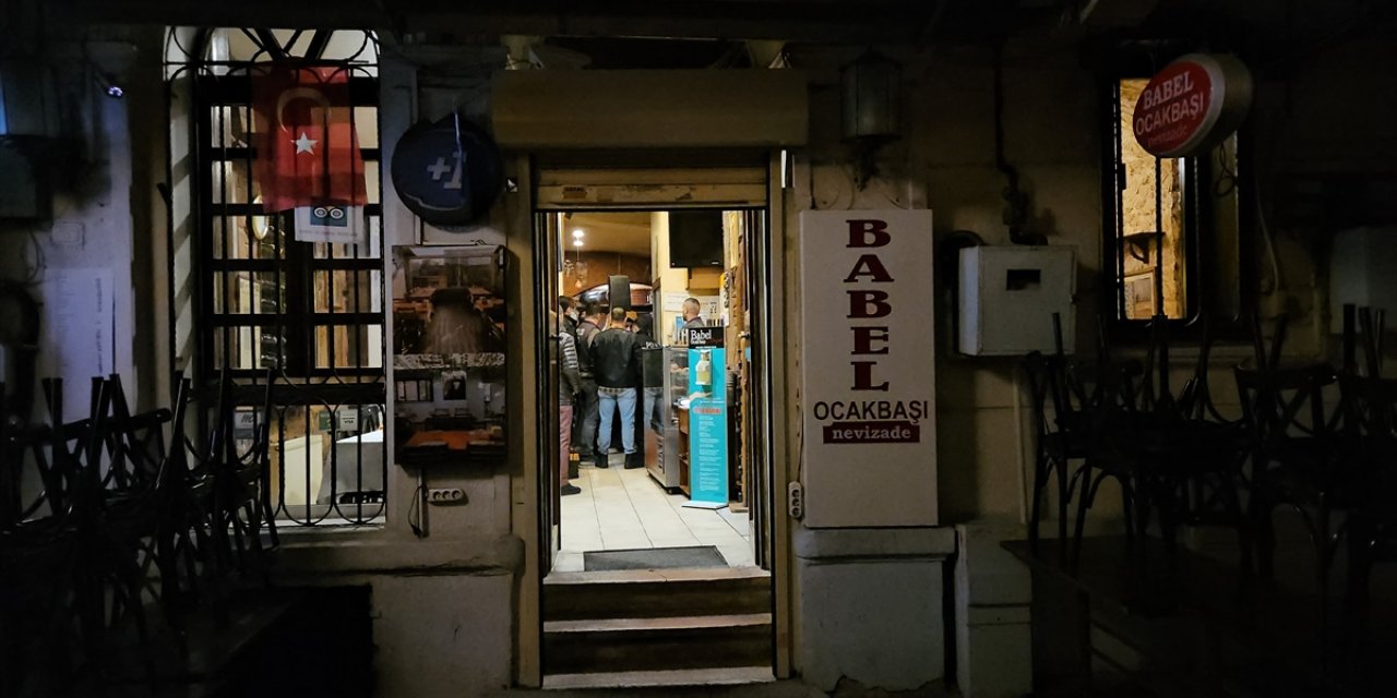 Yemeğe gitti, asansör boşluğuna düştü