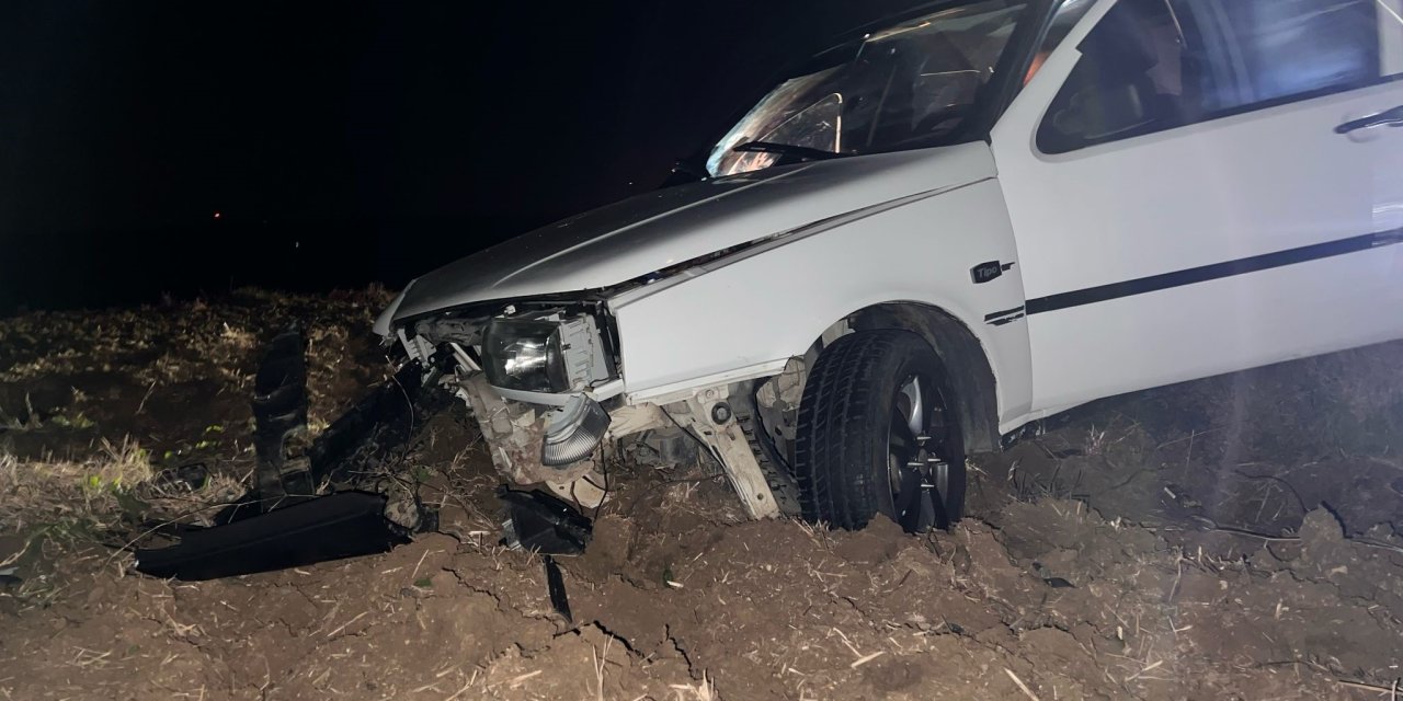 Virajı alamayan otomobil tarlaya uçtu