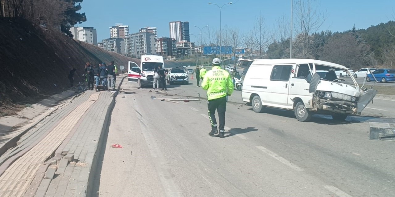 İnşaat işçilerini taşıyan araç takla attı: 1 ölü, 3 yaralı
