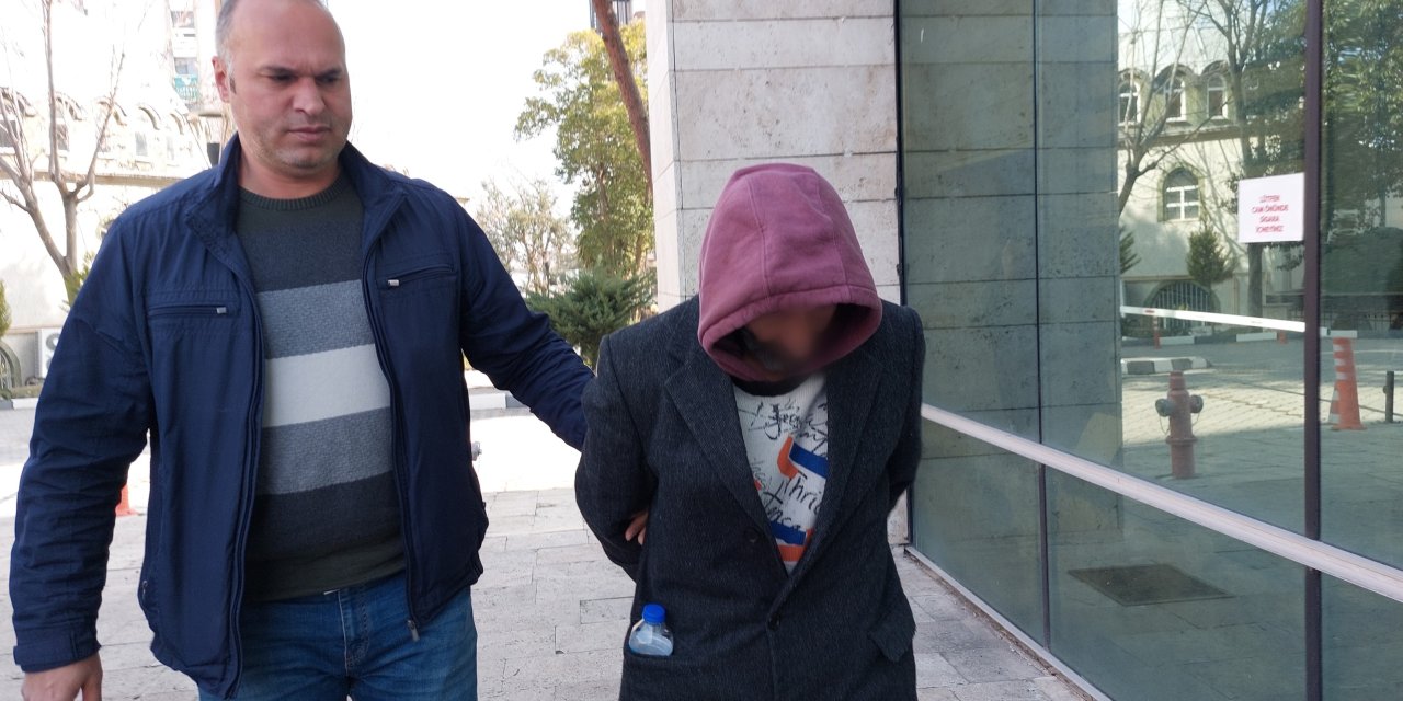 İftar yemeği kabusa döndü, ikiz kardeşini bıçakladı