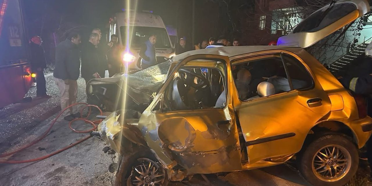 İki otomobil çarpıştı, alkollü sürücü hayatını kaybetti
