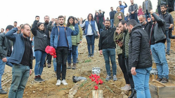 Türkiye şehitlerine ağlarken CHP terörist cenazesinde!