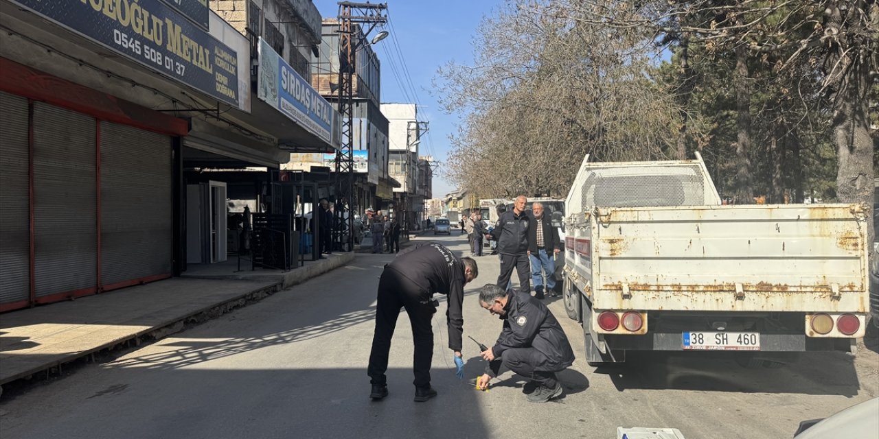 Alacak kavgasında eniştesi tarafından vuruldu