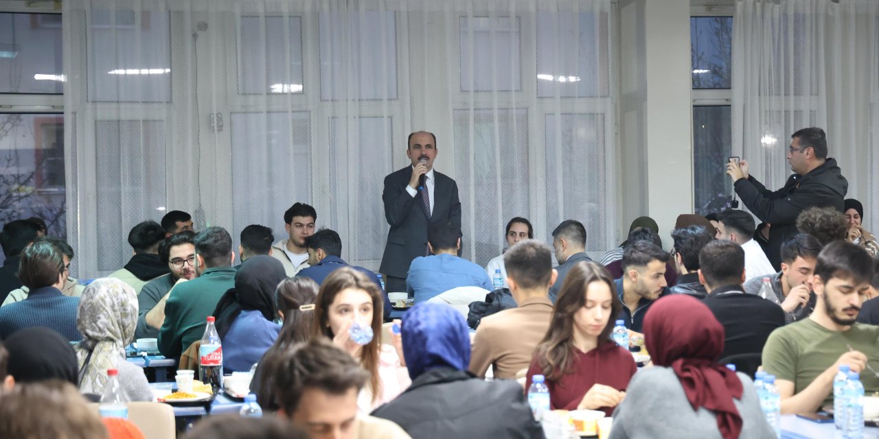 Başkan Altay, Konya’da KYK yurdundaki gençlerle buluştu