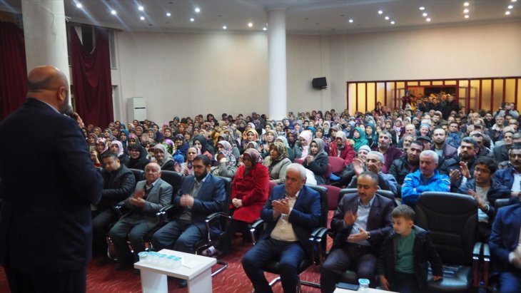 İlahiyatçı yazar Döngeloğlu Bozkır'da Kur'an ve sünnet bütünlüğünü anlattı