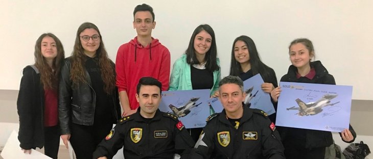 SOLOTÜRK pilotları Konya'da öğrencilerle buluştu