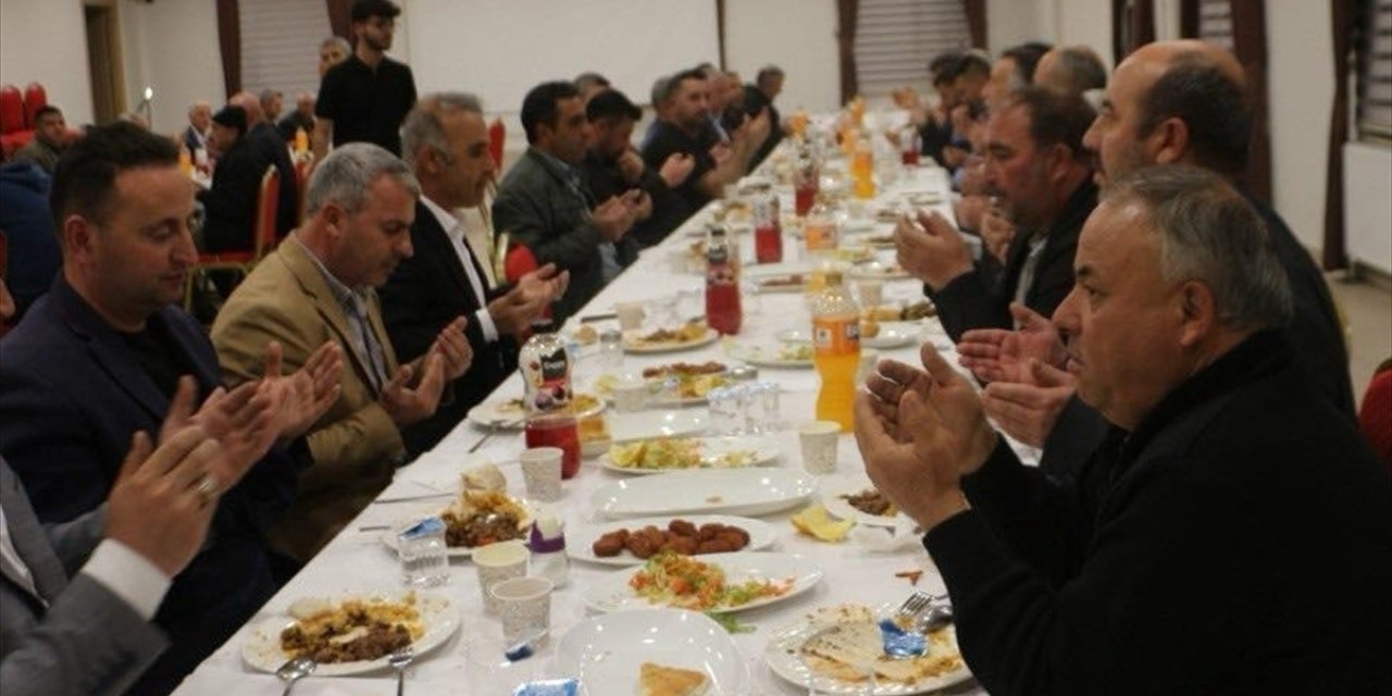 Yunak’ta muhtarlar iftar sofrasında buluştu
