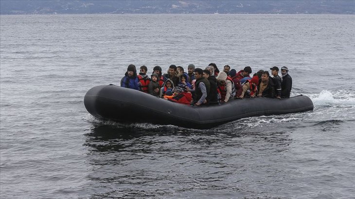 Yunanistan tarafından botları patlatılan 97 sığınmacı kurtarıldı