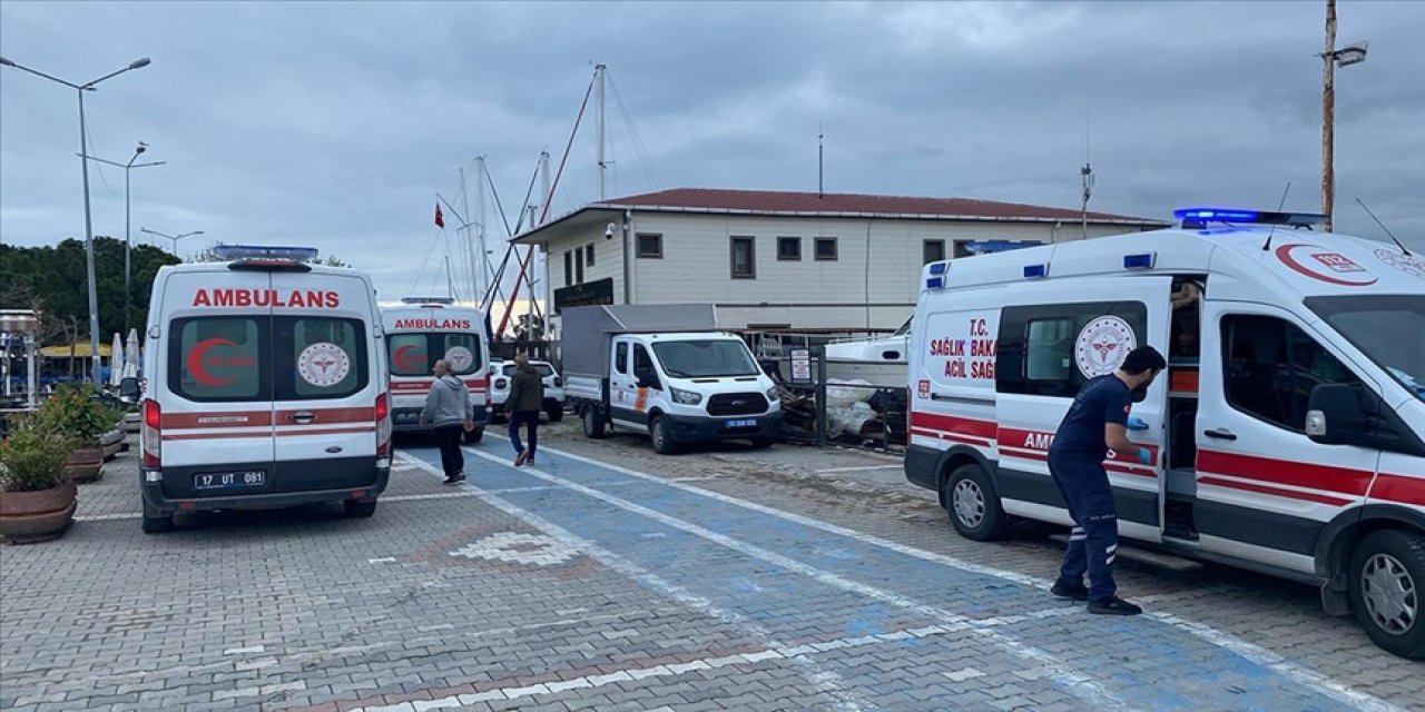 Düzensiz göçmenleri taşıyan bot battı